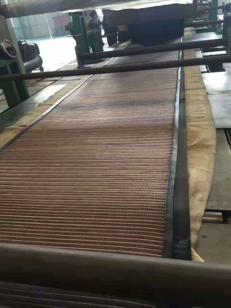 <b>什麽是金屬網芯輸送帶?</b>