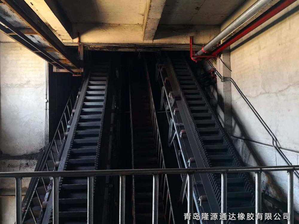 大傾角波狀（zhuàng）擋邊輸送帶
